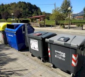 Contenedores cerrados en Ormaiztegi