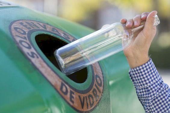 Málaga y Ecovidrio recogida envases de vidrio con inteligencia artificial