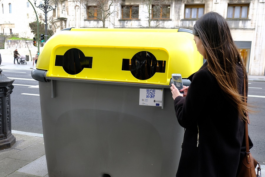 Contenedor con identificación QR en Santander